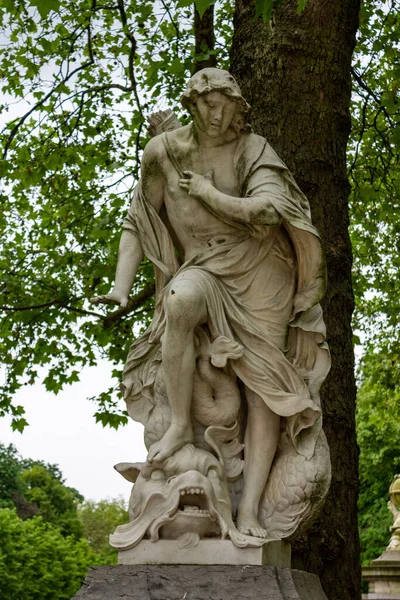 Vertikal Bild Antik Skulptur Grön Park Bryssel Belgien Europa — Stockfoto