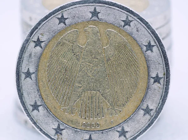 ワシと2ユーロ硬貨の反対側の閉鎖 — ストック写真