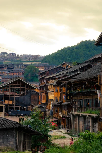 贵州省朗代苗族村中古老传统住宅的美丽照片 — 图库照片