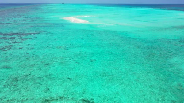 Hintergrund Einer Klaren Ruhigen Blauen Transparenten Meereslandschaft Einem Sonnigen Tag — Stockfoto