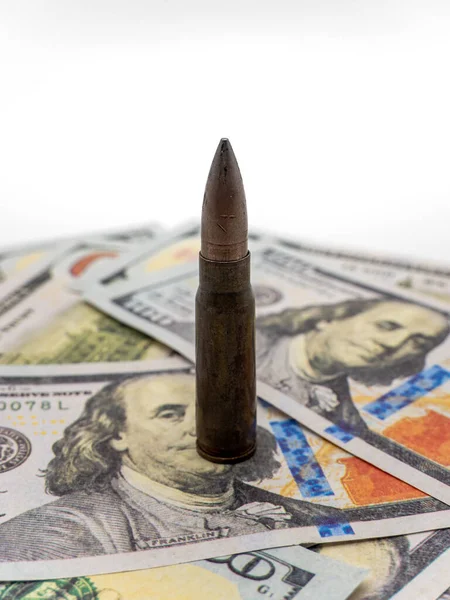 Eine Vertikale Aufnahme Einer Kugel Auf Usd Banknoten Isoliert Auf — Stockfoto