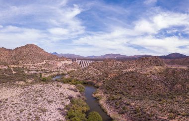 Sedona Verde Vadisi 'ndeki Verde Nehri ve Tributaries' in güzel bir görüntüsü.