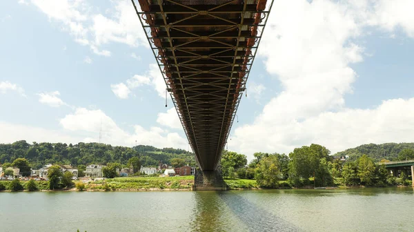 Nízký Úhel Detailní Záběr Historický Wheeling Suspension Bridge Wheeling West — Stock fotografie