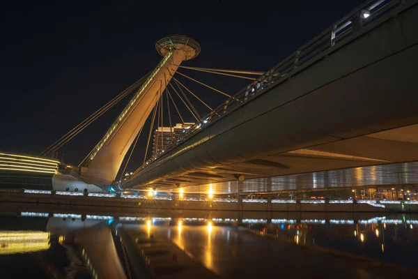 Una Hermosa Vista Puente Moderno Sobre Lago Por Noche — Foto de Stock