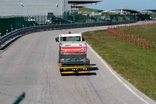 Camion Che Spedisce Merci Posta All Aeroporto Lisbona — Foto Stock