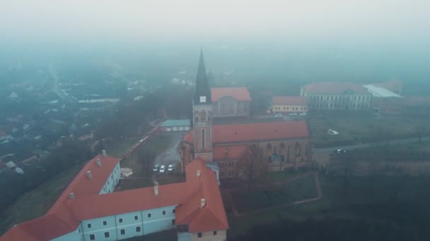 Uma Vista Aérea Uma Igreja Croácia Dia Inverno Frio — Vídeo de Stock