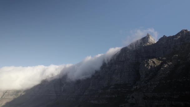 Låg Vinkel Bilder Kapstaden Signal Hill Cliff Topp Når Molnet — Stockvideo