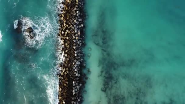 Αεροπλάνο Μιας Όμορφης Παραλίας Στο Κανκούν Του Μεξικού Από Τηλεκατευθυνόμενο — Αρχείο Βίντεο