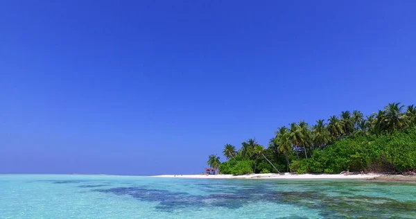 Una Isla Poblada Las Maldivas Bañada Por Océano Índico —  Fotos de Stock