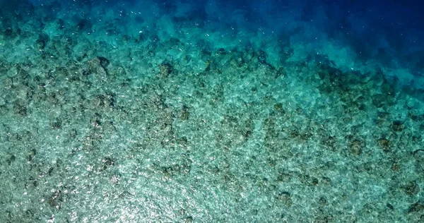 Eine Luftaufnahme Eines Türkisfarbenen Meeres Einem Sonnigen Tag — Stockfoto