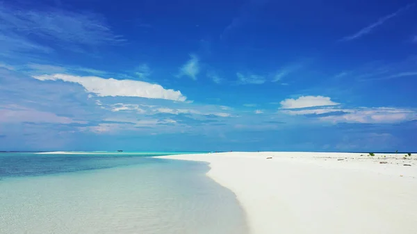 Γραφική Θέα Μιας Πανέμορφης Αμμώδους Παραλίας Γαλαζοπράσινα Νερά Στις Μαλδίβες — Φωτογραφία Αρχείου