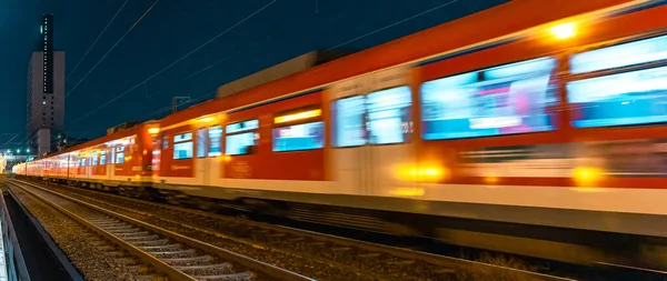 Tren Expreso Movimiento Por Noche Frankfurt Main Alemania — Foto de Stock