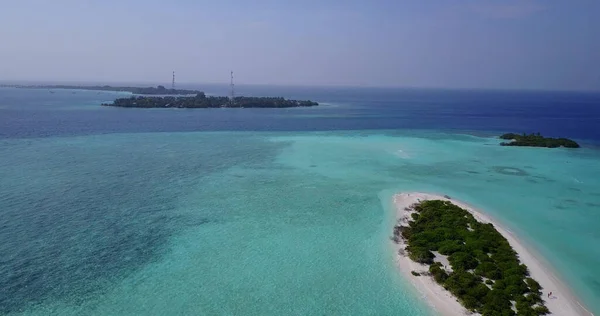 Une Vue Aérienne Petites Îles Avec Des Arbres Milieu Océan — Photo