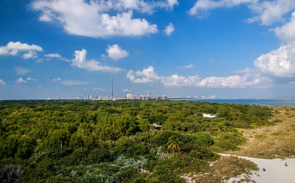 Aerial View Beautiful Sandy Beach Coast Gleaming Cloudy Blue Sky — Stock Photo, Image