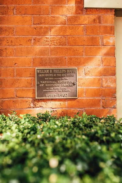Μεταλλική Πλακέτα Που Χαρακτηρίζει William Phillips House Χτίστηκε 1902 Ένα — Φωτογραφία Αρχείου