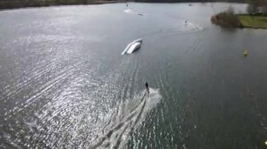 Zeumeren Watersport 'taki wakeboardcuların hava görüntüsü.