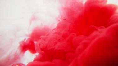 Soyut bir boya sıvıya sıçrar.