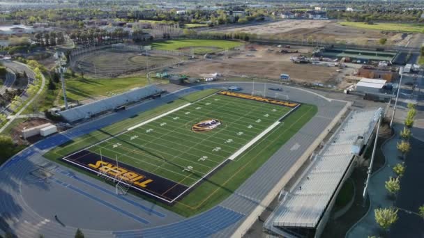 Metraje Aéreo Del Campo Fútbol Inderkum Sacramento California — Vídeos de Stock