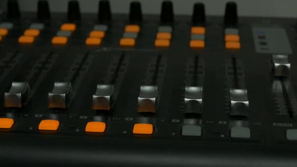 Een Close Shot Van Sound Control Muziek Digitaal Audio Systeem — Stockvideo