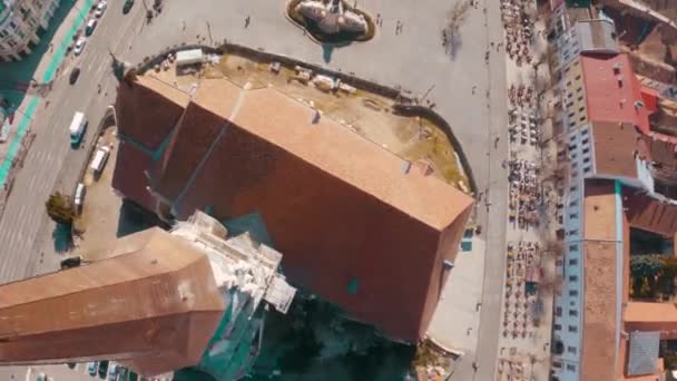 Belo Tiro Com Drone Fpv Igreja Cidade Velha — Vídeo de Stock