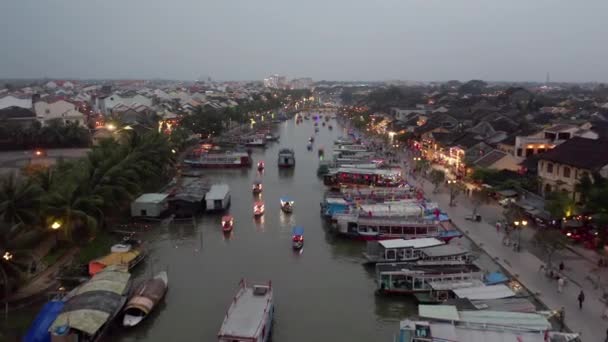 베트남 해안에 — 비디오