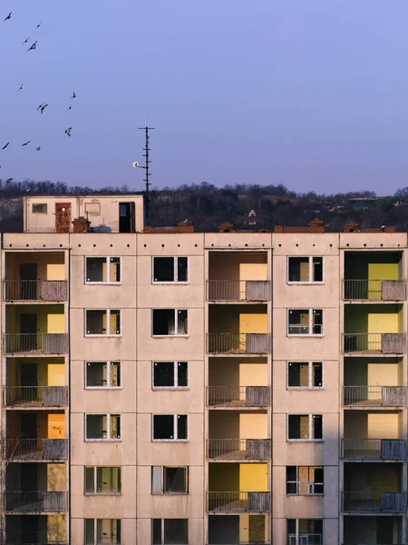 Plano Vertical Edificio Paneles Abandonado Krasne Brezno República Checa — Foto de Stock