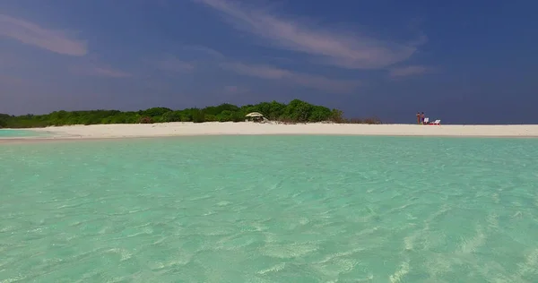 Καταπράσινη Τροπική Παραλία Στις Μαλδίβες Από Θάλασσα — Φωτογραφία Αρχείου