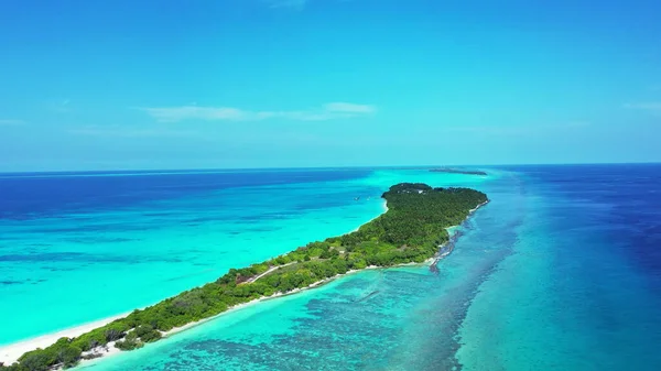 Tiro Aéreo Terra Ilha Verde Água Tranquila Kuramathi Maldivas Resort — Fotografia de Stock