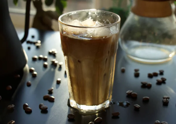 Gros Plan Café Glacé Dans Verre Décoré Grains Café Dans — Photo