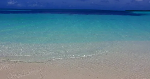 Een Schilderachtig Uitzicht Een Prachtig Zandstrand Met Turquoise Water Malediven — Stockfoto