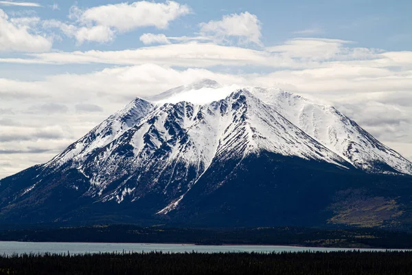 Hora Atlin Britské Kolumbii — Stock fotografie