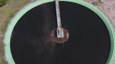Ilsan su kalitesi restorasyon merkezindeki kanalizasyon arıtma sisteminin insansız hava aracı görüntüsü.