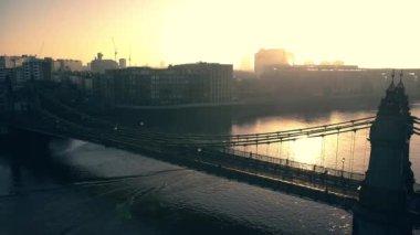 Hammersmith 'deki Thames nehrinin hava sineması görüntüleri. İngiltere, İngiltere.