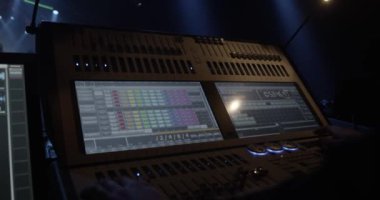 DJ 'in yıldırım kontrollü görüntüleri
