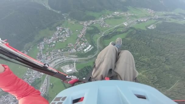 Osoba Paragliding Rakouských Alpách Saint Anton Arlberg — Stock video