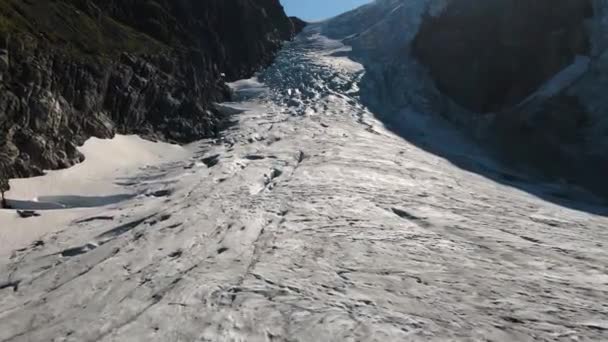 挪威峡湾的高山鸟瞰图 — 图库视频影像