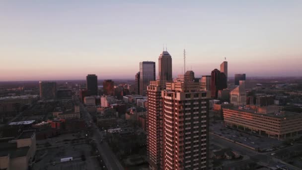 Krásný Výhled Panorama Města Indianapolis Při Západu Slunce Růžovým Obzorem — Stock video