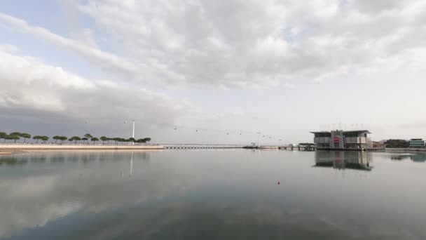 Portekiz Parque Das Nacoes Şehrinde Lizbon Okyanusundaki Zaman Geçidi — Stok video
