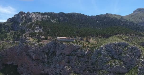 スペインのパルマ マリョルカの崖による建物の空中 — ストック動画