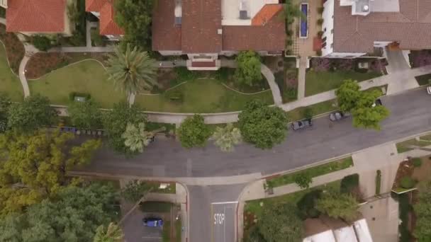 米国カリフォルニア州パサデナの豪華な民家の空中トップ映像 — ストック動画