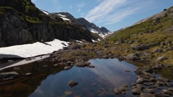 冬のノルウェーの山のフィヨルド — ストック動画