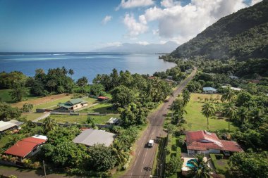Tahiti 'de sörf yaparken yukarıdan çekilen fotoğraflar