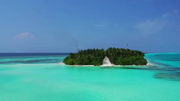 Воздушный Беспилотник Нетронутым Островом Мальдивах Омытым Индийским Океаном — стоковое фото