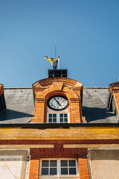 Tiro Vertical Castelo Chateau Breteuil Choisel França Tempo Ensolarado — Fotografia de Stock