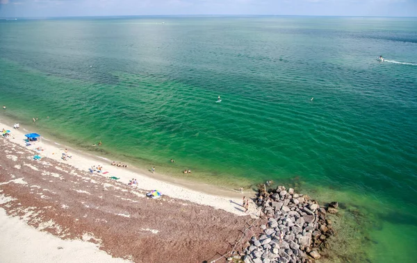Aerial View Beautiful Sandy Beach Coast Gleaming Blue Sky — Stock Photo, Image