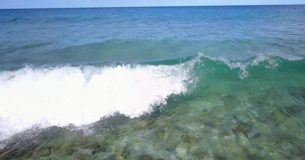 Una Hermosa Vista Las Olas Del Océano Con Espuma —  Fotos de Stock