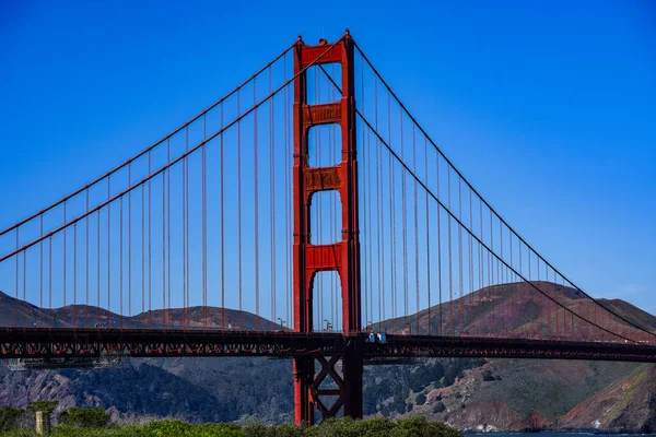 Golden Gate Köprüsü San Francisco Açık Mavi Bir Gökyüzüne Karşı — Stok fotoğraf