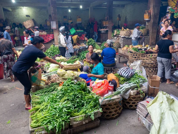 Agriculteurs Vendant Des Légumes Fruits Frais Sur Marché Ubud — Photo
