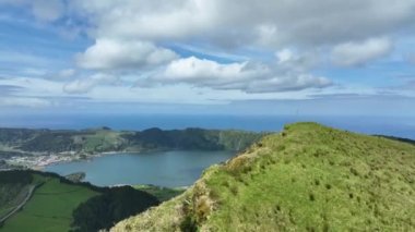 Portekiz, Azores 'deki Sao Miguel Adası' nın havadan görünüşü, DJI MAVIC 3 CINE ile çekilmiştir.