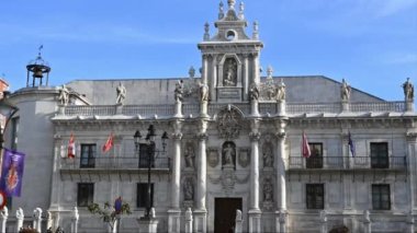 İspanya 'daki Valladolid Üniversitesi cephesi